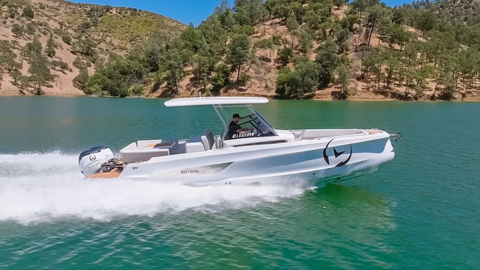 Vision Marine Technologies: Integration of Avikus NEUBOAT smart navigation with E-Motion electric propulsion